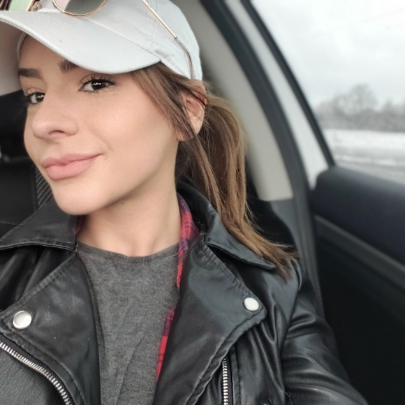 Meet your Posher, Bree - Picture 4 of 4